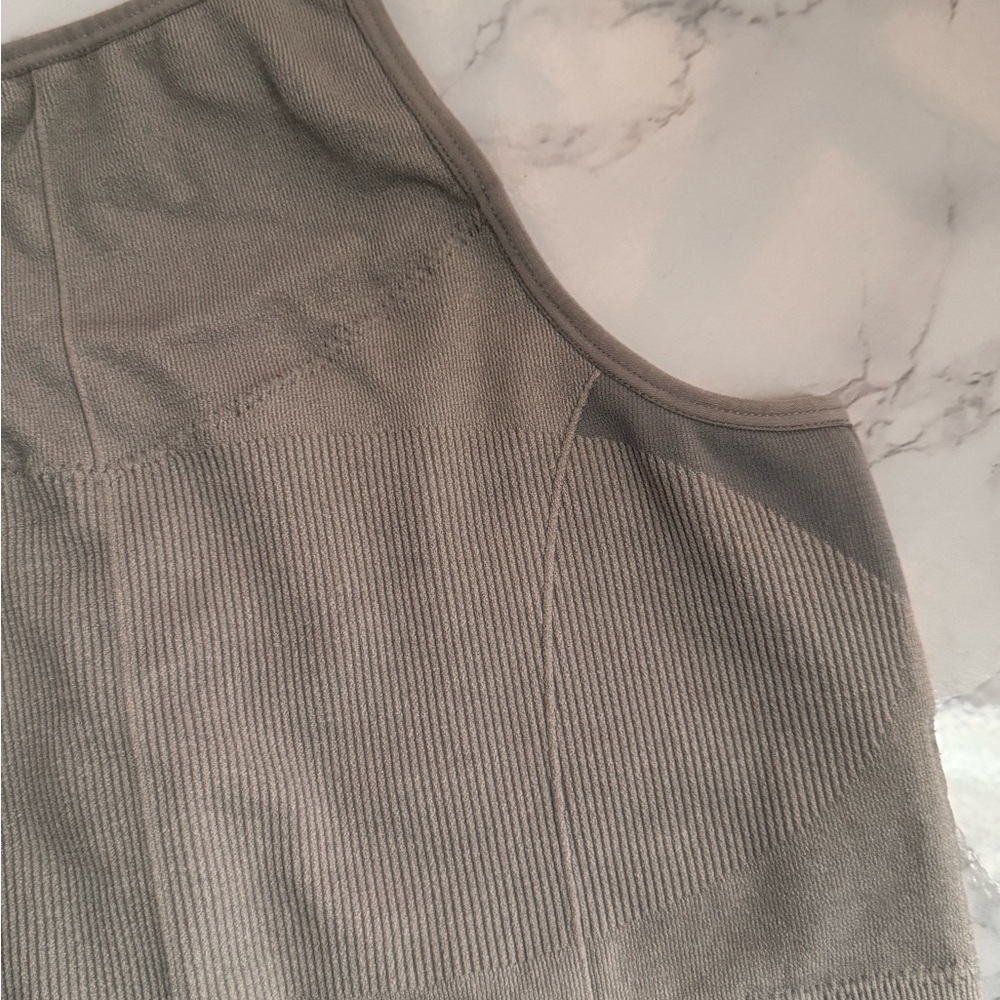 Gray Ribbed Sports Bra - Picture 4 of 5